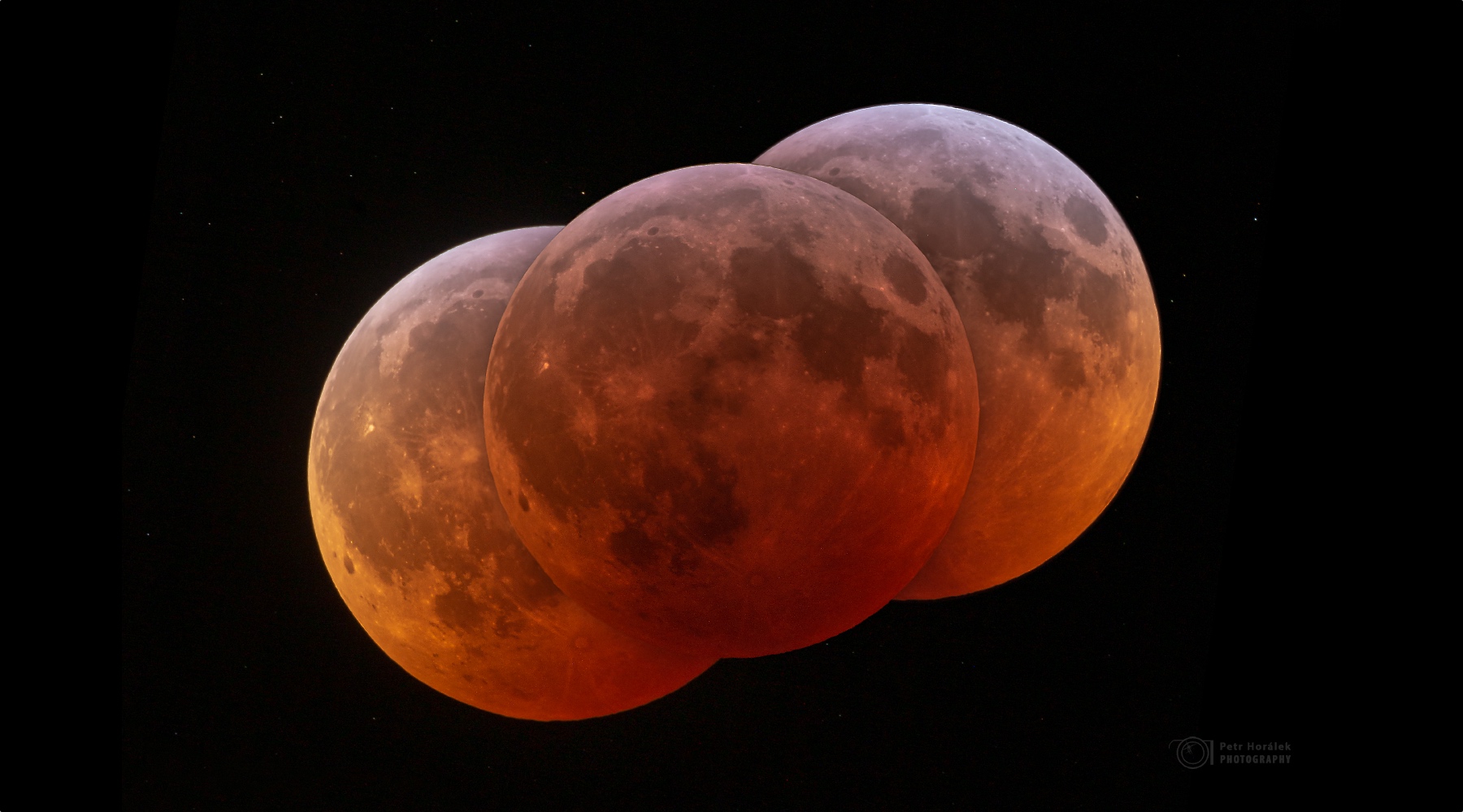 L’éclipse totale de Lune du 21 janvier 2019 photographiée au Cap Vert. © Peter Horalek