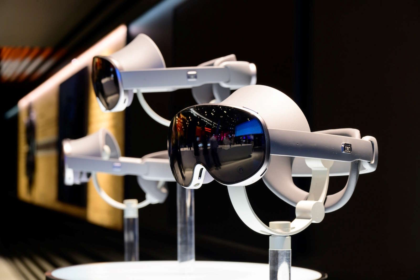 Des prototypes du casque « projet Moohan » exposés lors du MWC 2025. © Samsung