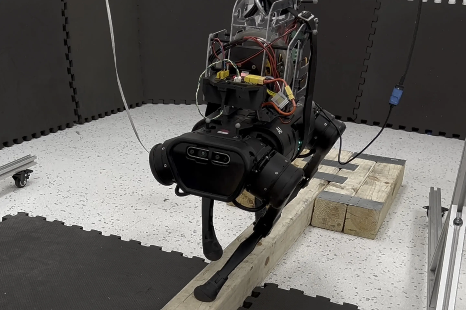 Le robot quadrupède utilise une technologie employée sur les satellites pour maintenir son équilibre. © Université Carnegie Mellon