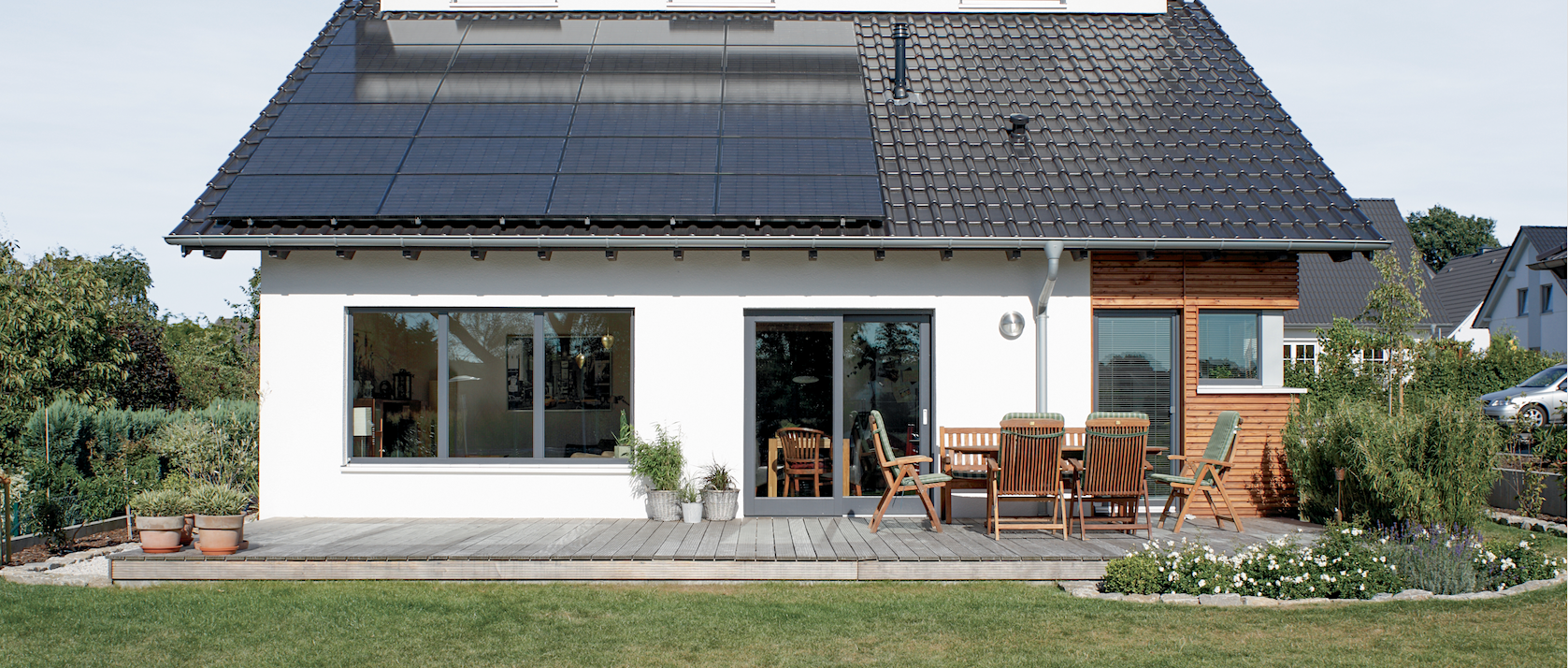 Une maison écologique peut se doter de panneaux photovoltaïques (en photo des produits Vitovolt 300). © Viessmann