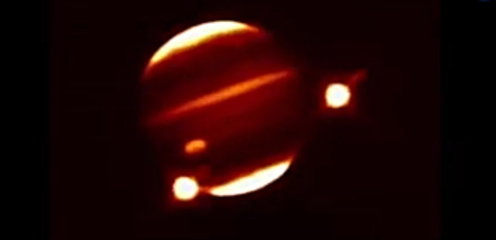 Impact des fragments de la comète Shoemaker-Levy 9 à la surface de Jupiter vue dans l'infrarouge. © MPI Astronomie Heidelberg