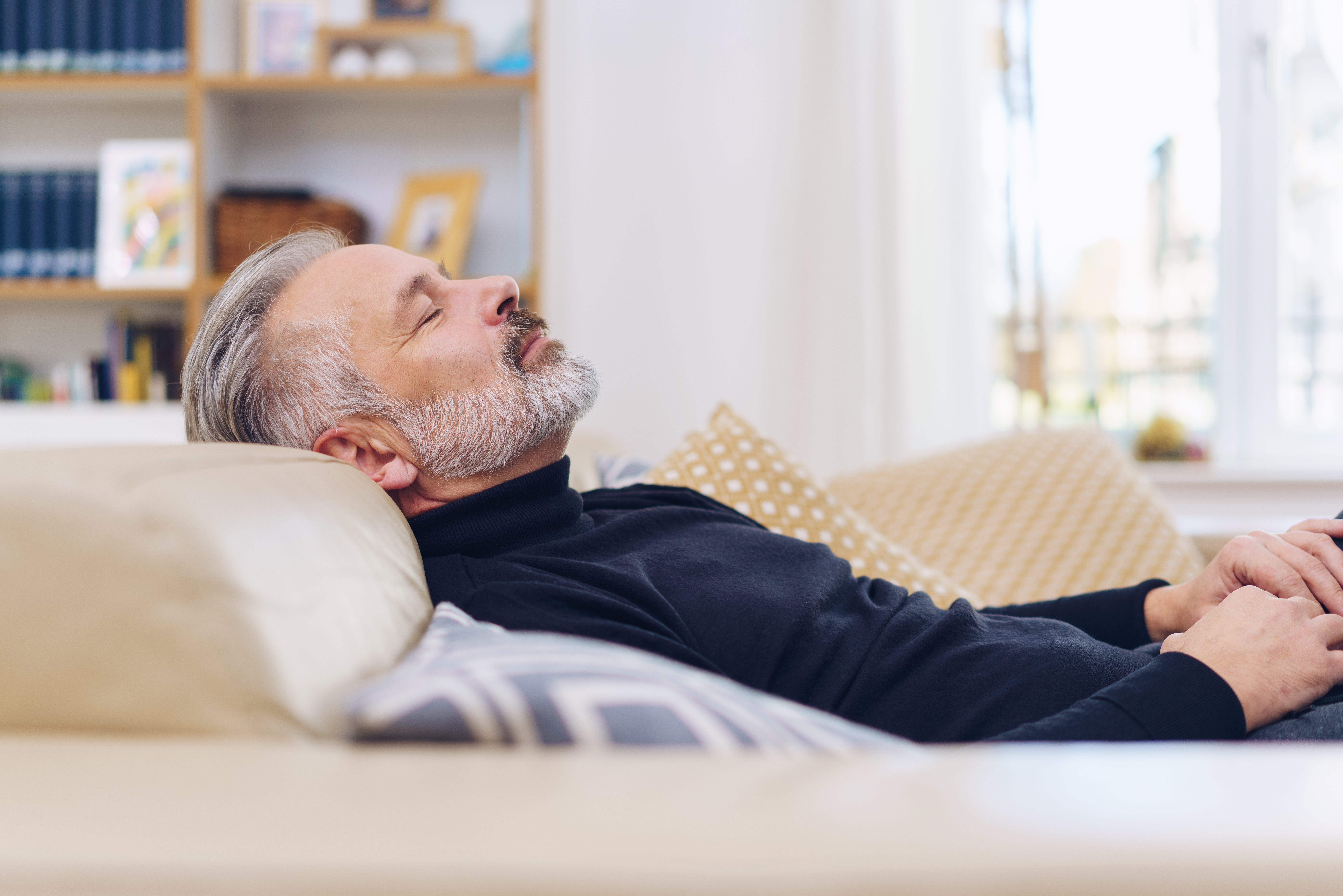 Les habitués de la sieste auraient un volume cérébral plus important que les autres à un âge avancé. © Contrastwerkstatt, Adobe Stock