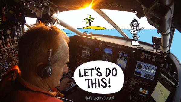 « Faisons-le ! », affirme André Borschberg, seul dans son cockpit, au-dessus de l'océan Pacifique. © Solar Impulse