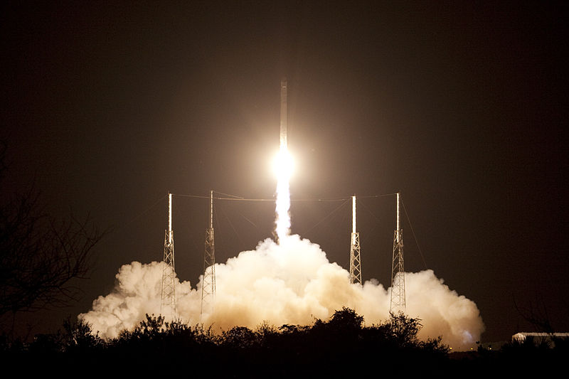 C'est à bord d'une fusée Falcon 9 comme celle-ci que SpaceX a mis sur orbite un nouveau satellite depuis Cap Canaveral, en Floride, ce lundi 6 janvier à 23 h 06 heure française. © Jim Grossmann, Nasa, Wikipédia, DP