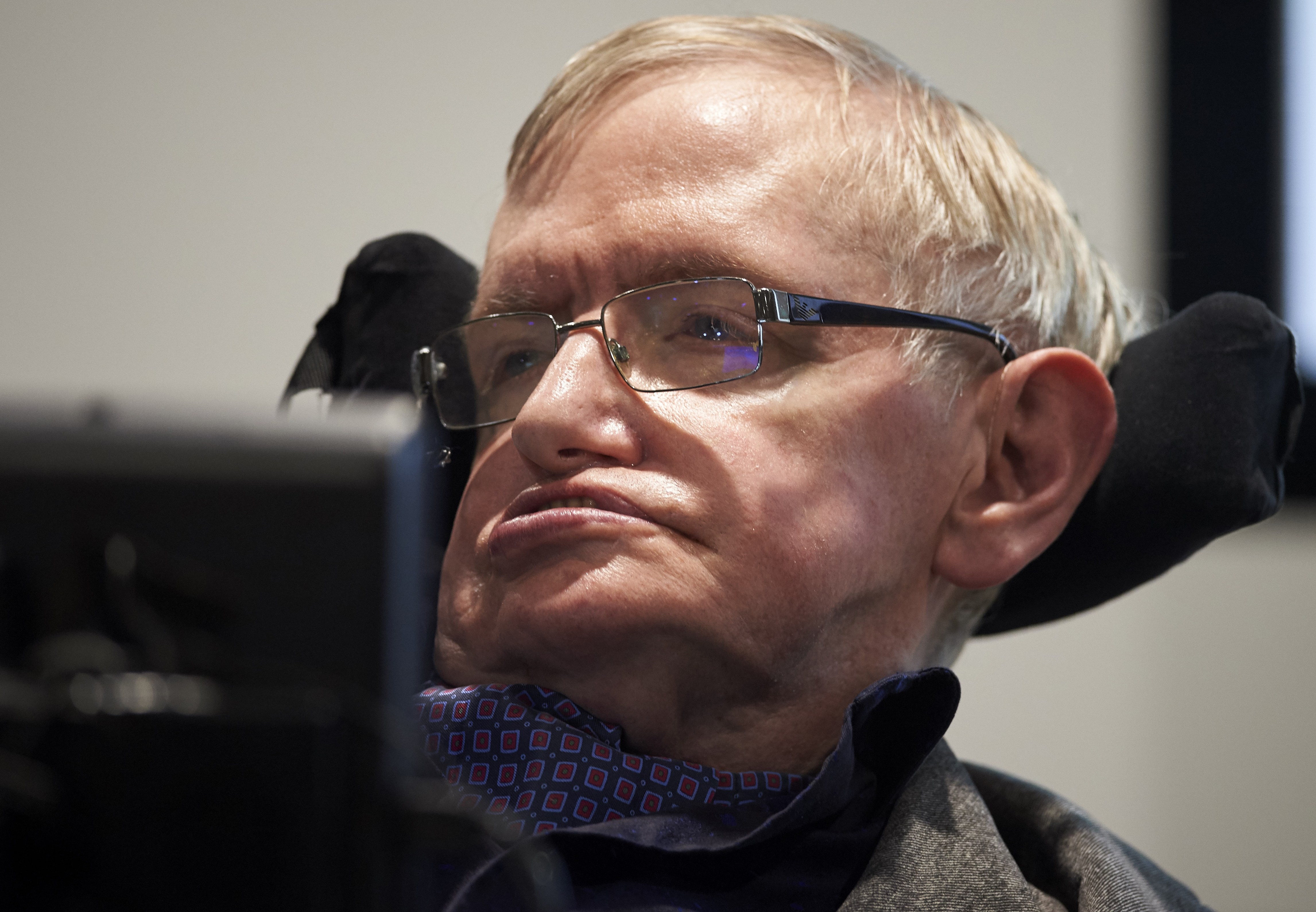 Les archives et le bureau du célèbre astrophysicien Stephen Hawking seront exposés à la Bibliothèque de l'Université de Cambridge et au musée des Sciences à Londres. © Niklas Halle'n, AFP