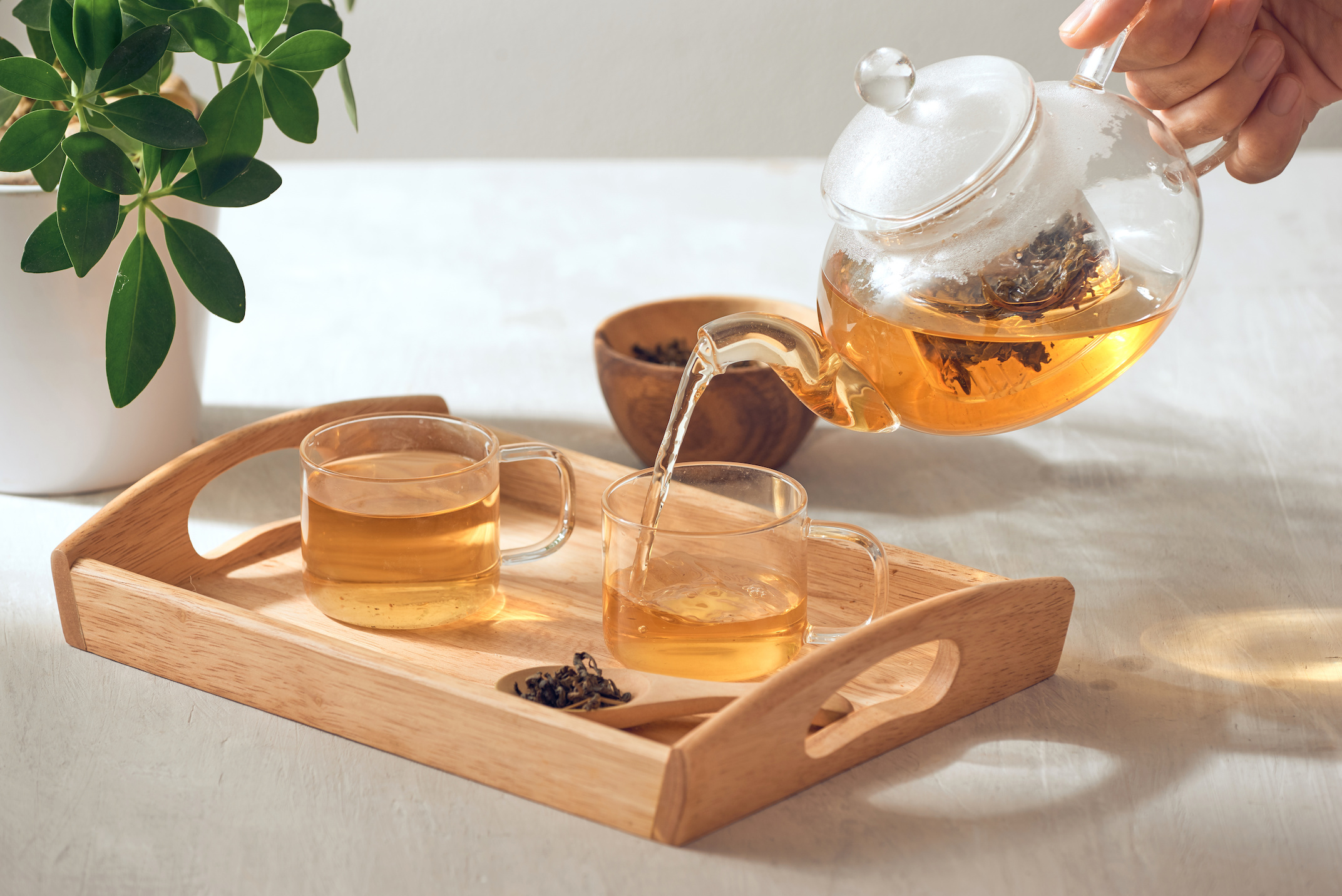Floral, fruité, boisé, épicé ou herbacé, le thé se décline dans une palette d'arômes. © Makistock, Adobe Stock