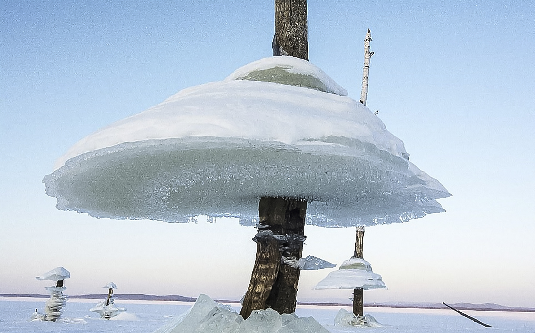  Un champignon de glace géant pris en photo en Sibérie en 2019. © AmPravda, The Siberian Times