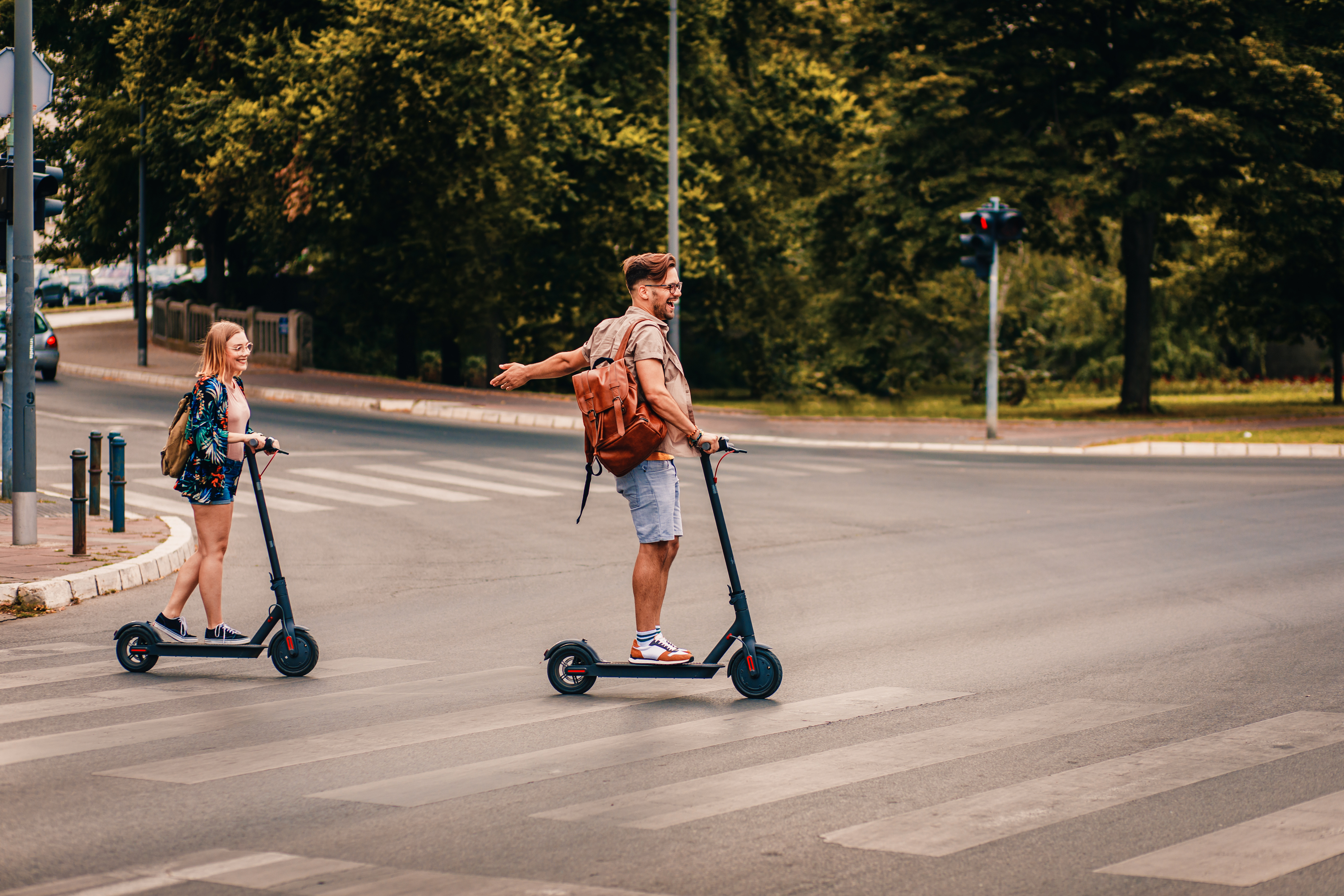 Les trottinettes électriques, un moyen de locomotion tendance et toujours aussi plébiscité. © Zoran Zeremski, Adobe Stock