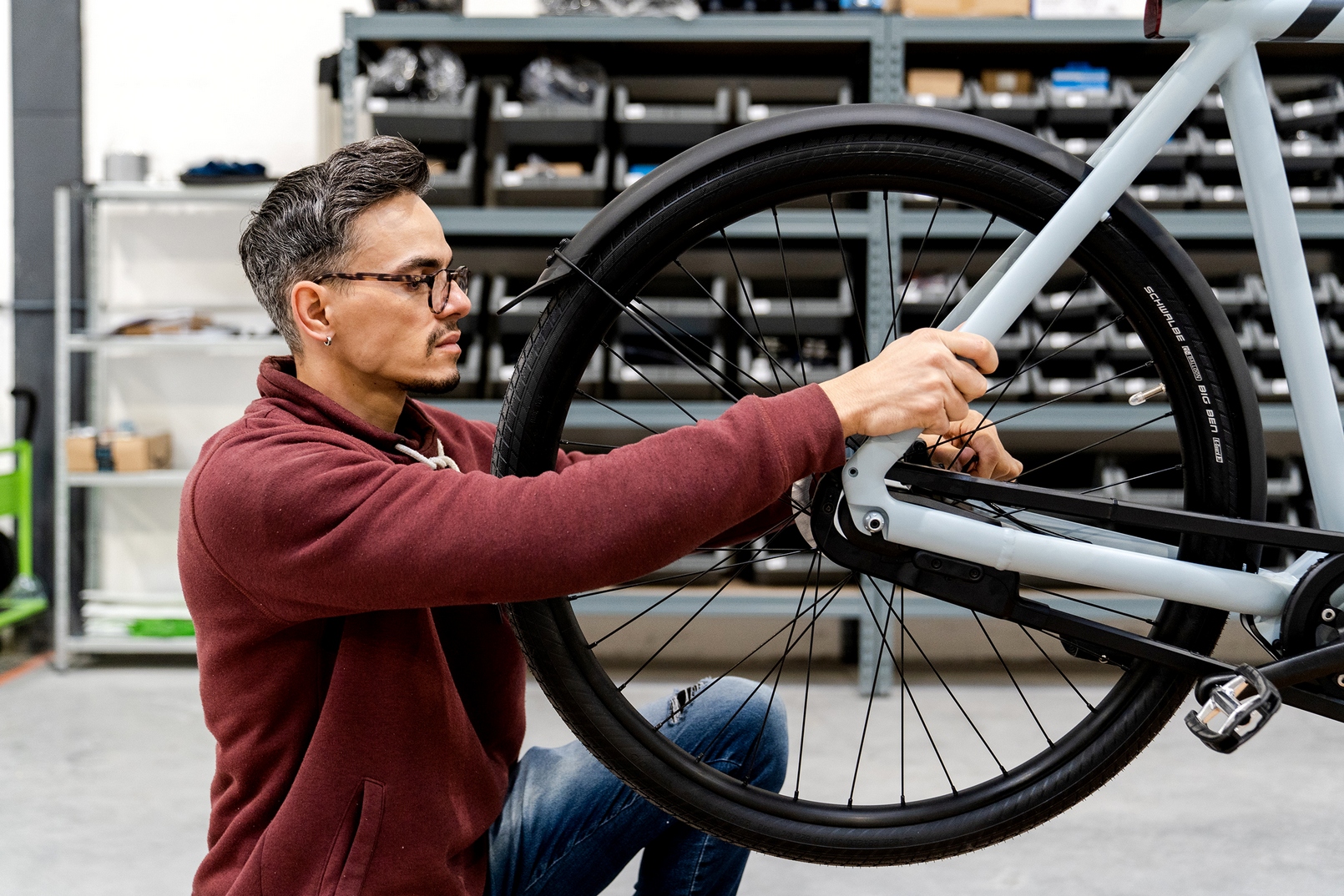 Les vélos électriques sont reconditionnés par l’équipe de mécaniciens spécialisés d’Upway. © Upway