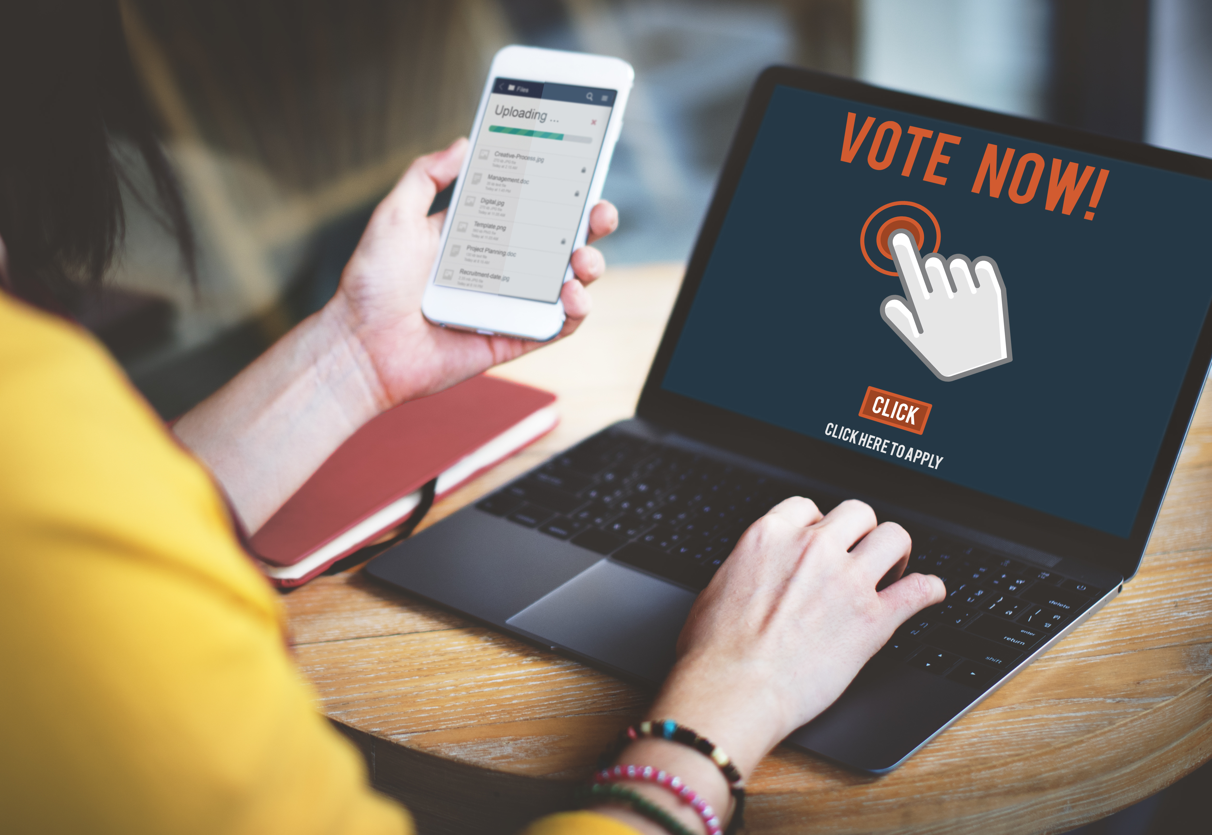 Le vote électronique est un confort pour les électeurs, qui n'ont plus besoin de se déplacer, mais nombreux doutent de la fiabilité du système. © Rawpixel.com, Adobe Stock