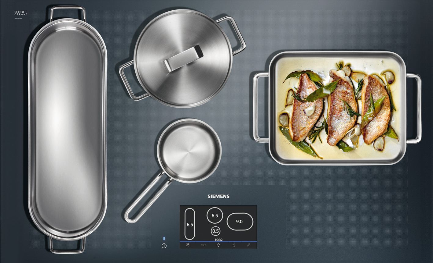 La plaque à induction de nouvelle génération de Siemens repère la casserole, que l'on peut donc poser à n'importe quel endroit de la plaque. L'ordinateur détecte même sa forme et permet de gérer la cuisson via un écran tactile. © Siemens