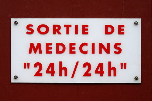 Ce sont les patients qui sortent du pays pour aller voir des médecins à l'étranger. © Zigazou76, Flickr, CC BY-SA 2.0