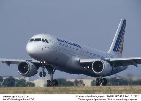 A320 à l'atterrissage à l'aéroport de Paris-Charles-de-Gaulle. Crédit : Air France - Ch. Delafosse.
