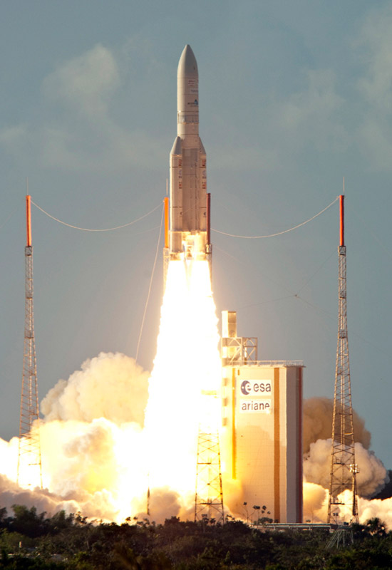 Avec 6 satellites lancés, sur les 11 mis en orbite depuis le début de l’année, ce 52e lancement d’Ariane 5 conforte la place de numéro un mondial d'Arianespace. Crédits Esa-Cnes-Arianespace / Optique vidéo du CSG 