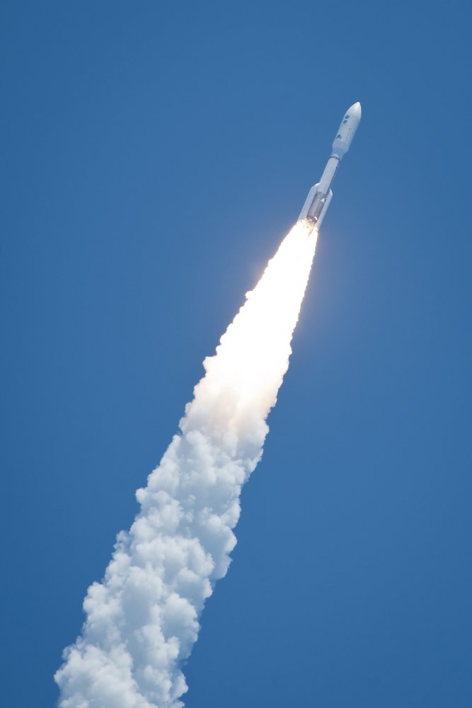 Une Atlas V boostée lance une sonde vers la plus grande planète du Système solaire. © Nasa