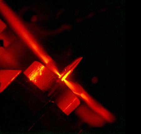 Une impulsion attoseconde produite par le dispositif des chercheurs du Max-Planck Institut für Quantenoptik. Crédit : Matthias Schnürer
