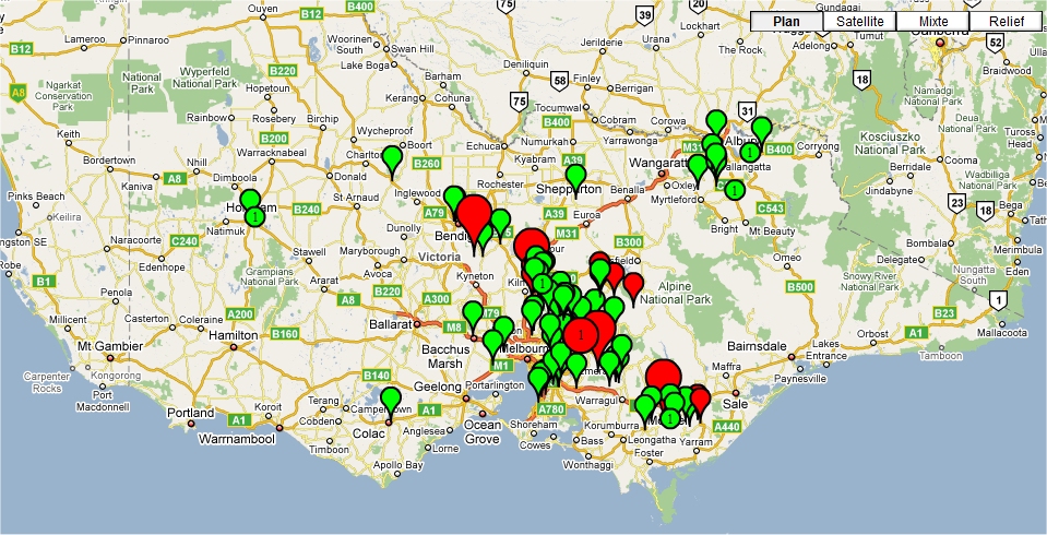 Carte des incendies en temps réel sur Google Maps. Les signes verts montrent les incendies maîtrisés et les rouges les feux en cours. C'est le sud-est de l'Etat de Victoria qui souffre le plus.