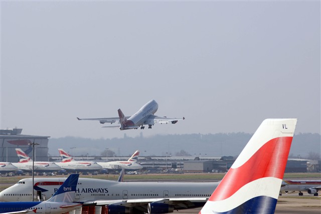 Un Boeing 747 de Virgin Atlantic s'envole pour un test de biocarburant. © Boeing