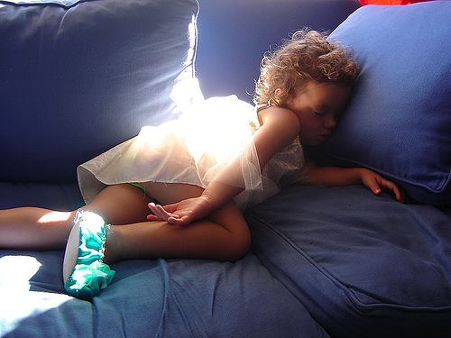 L'aptitude à bien dormir semble s'apprendre très tôt... © max_thinks_sees / Flickr - Licence Creative Common (by-nc-sa 2.0)
