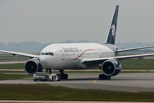 C'est un Boeing 777 de la compagnie Aeromexico comme celui-ci qui a servi de banc d'essai volant lors du vol Mexico - Madrid. © yakusa77, Flickr, CC by-nc-sa 2.0