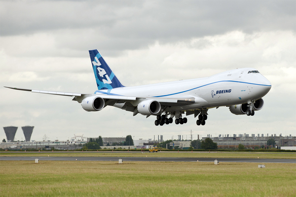Le Boeing 747-8F, c'est-à-dire la version fret du plus gros porteur de l'avionneur américain, s'est posé au Bourget le 20 juin 2011. © David Barrie/AeroWeb-fr.net
