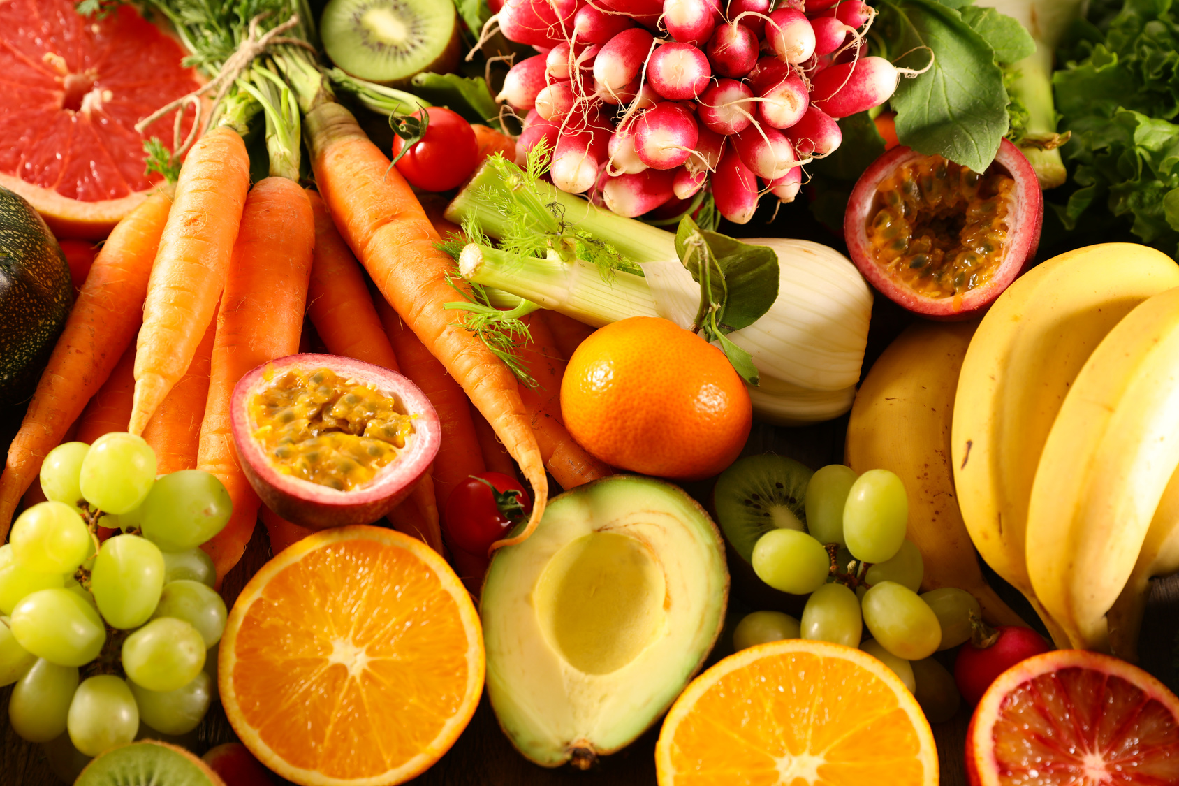 L’orange, le raisin et la carotte font partie des aliments aux propriétés anti-cancer. © M.studio, Fotolia