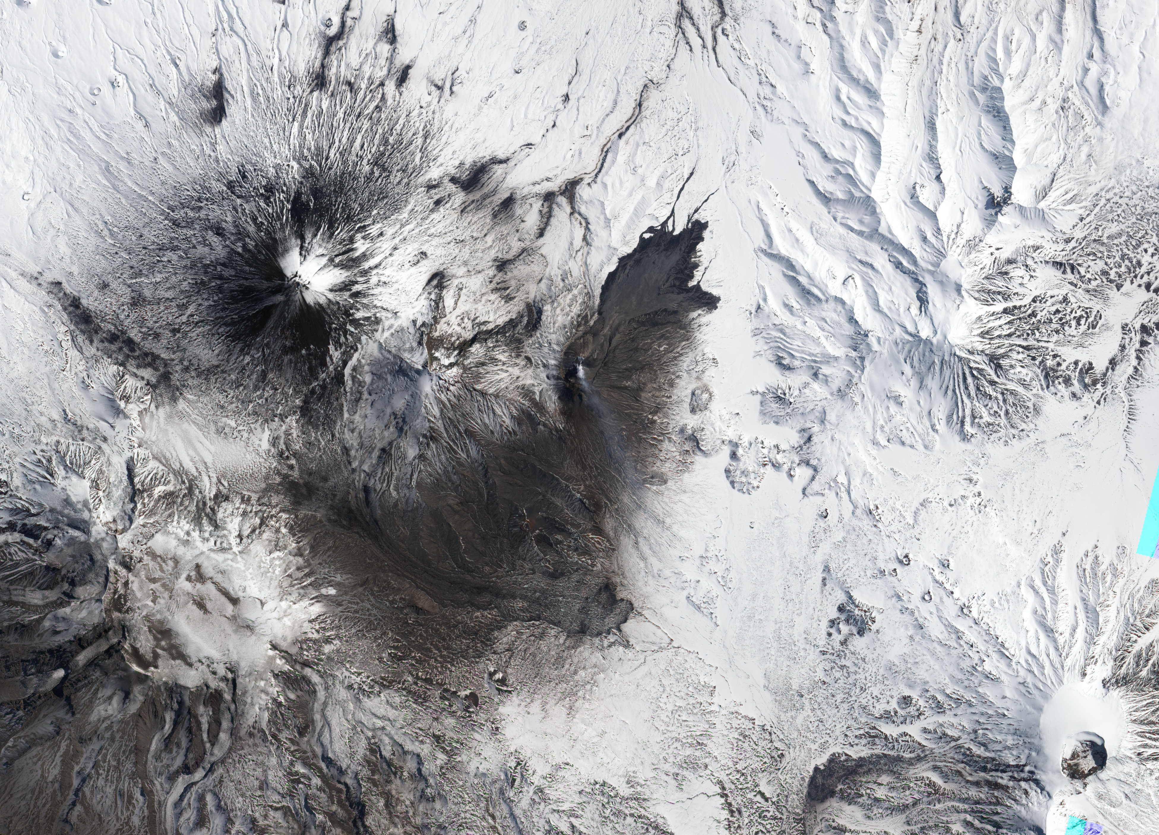 Le volcan Bezymianny, dans la péninsule du Kamchatka. © Nasa Earth Observatory