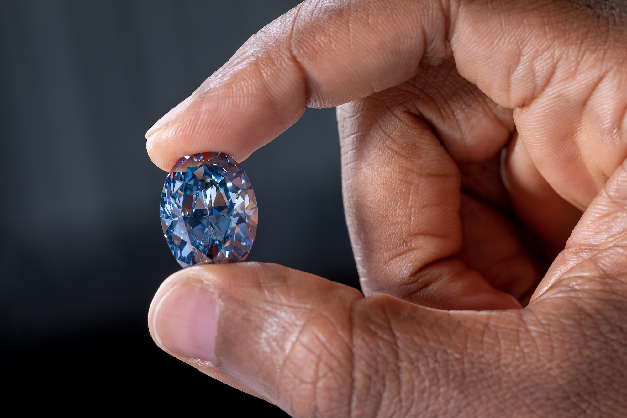 Le diamant bleu doit sa couleur à la présence de bore. © Okavango Diamond Company