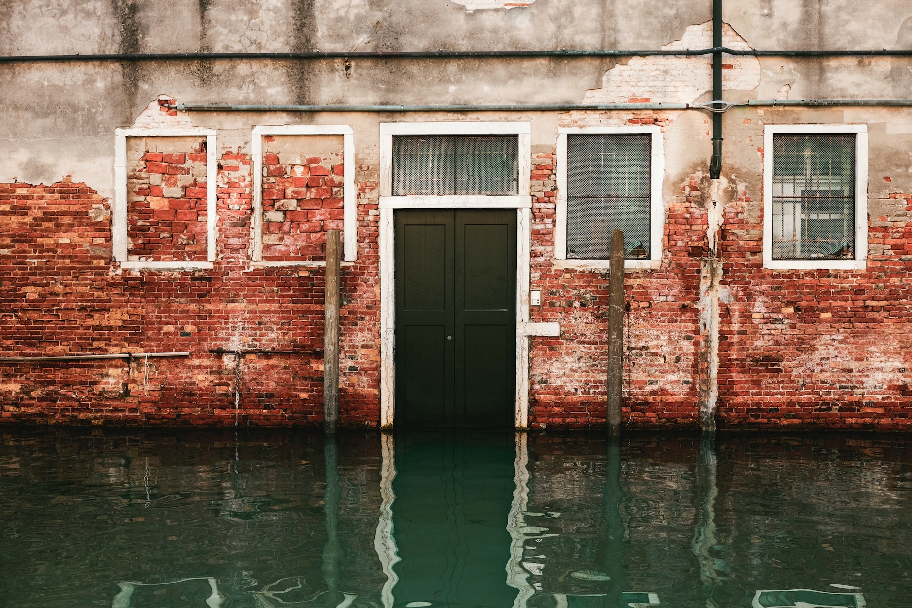 Partout dans le monde, comme ici à Venise, en Italie, le sol s’enfonce dangereusement. © Cristina Gottardi, Unsplash