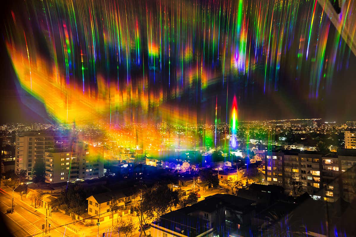 Cette photo montre les différentes sources lumineuses de la ville en fonction de leur longueur d’onde. © Juan Carlos Munoz, Twitter