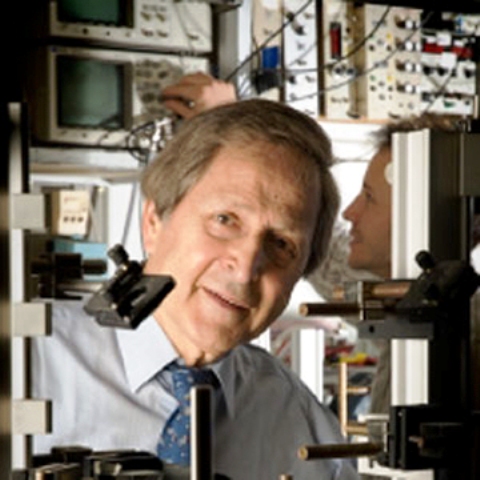 Le prix Nobel de physique français Claude Cohen-Tannoudji, grand pionnier des techniques de refroidissement des atomes par laser. © ENS