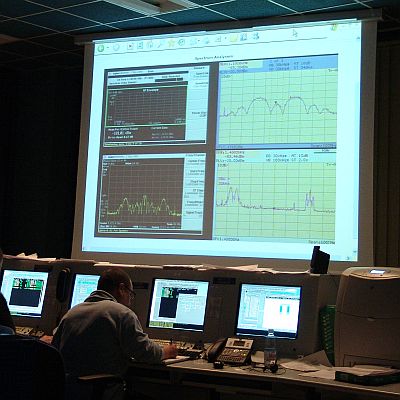 Les premiers signaux de GIOVE-B sont affichés en salle de contrôle. Crédits ESA