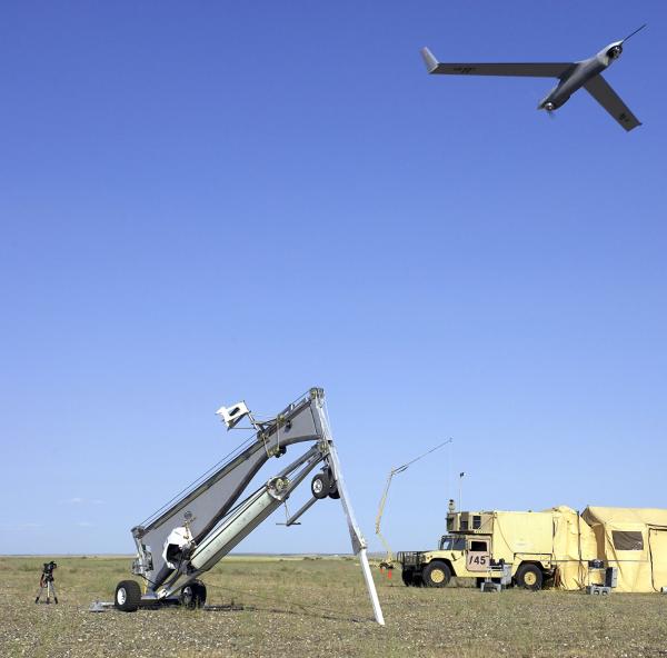 Le drone Scan Eagle, de Boeing, ici présenté par l'armée de l'air des États-Unis, a trouvé un usage pacifique. © USAF