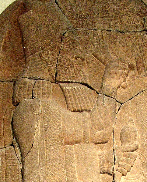 Stèle représentant le roi&nbsp;Esarhaddon, actuellement exposée à Berlin. Ce monarque assyrien régna&nbsp;de 680 à 669 avant notre ère.&nbsp;© Maur, Wikimedia common, DP