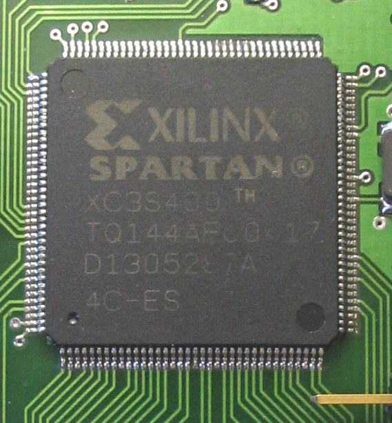 Un circuit FPGA de la famille Spartan, de la société Xilinx. © Xilinx
