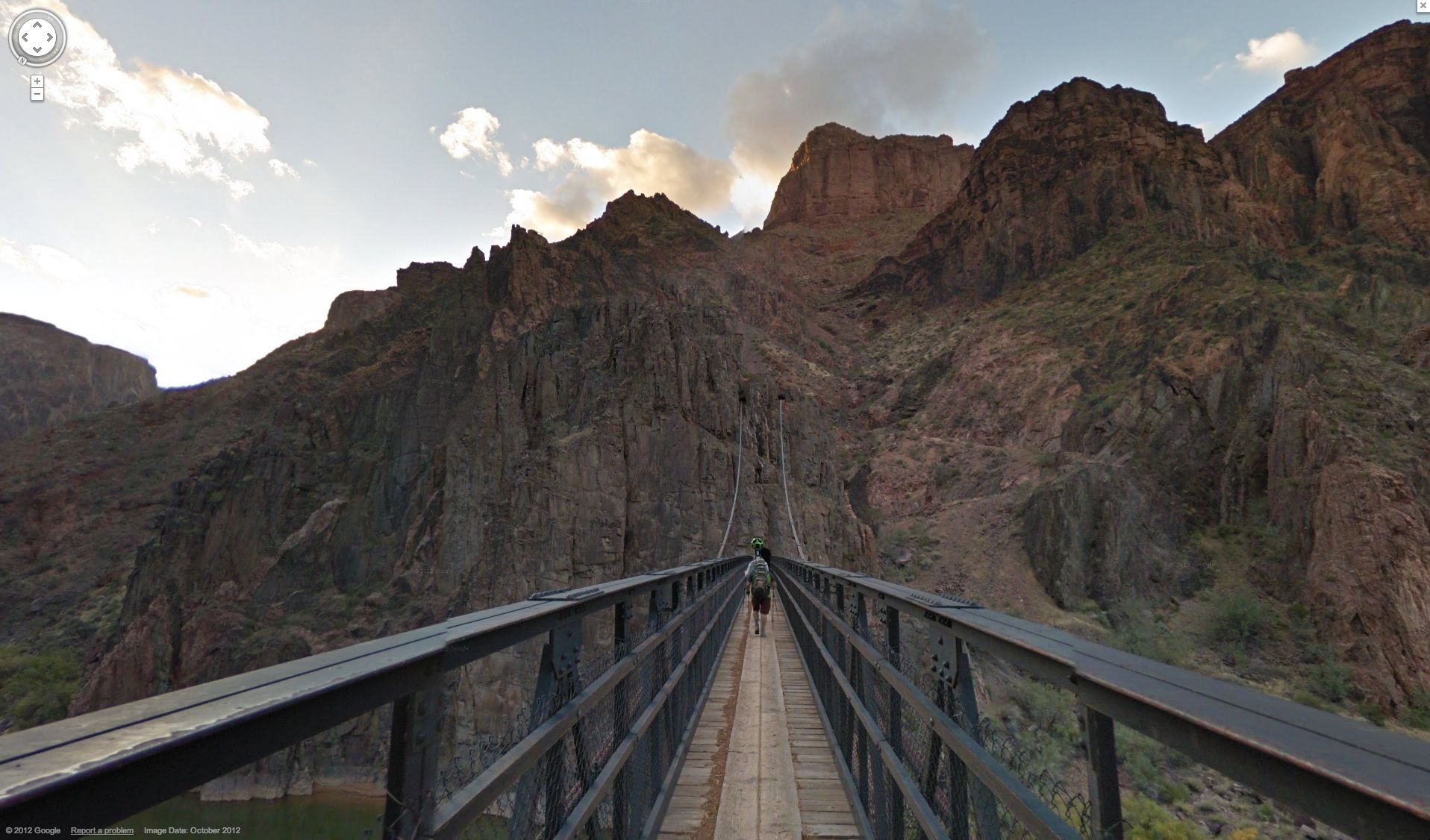 Un pont au-dessus du Colorado.&nbsp;Le système Street View Trekker permet de rendre ce genre d’endroits accessibles à la visite virtuelle. © DR