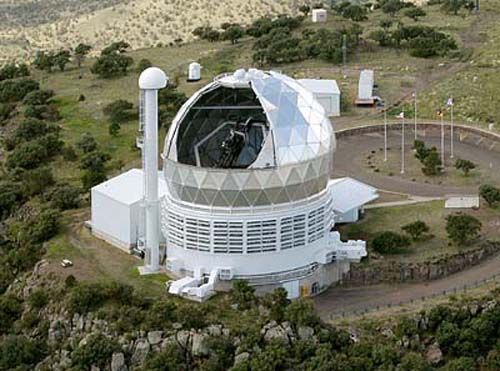 Le Hobby-Eberly Telescope. Crédit : Marty Harris/McDonald Observatory