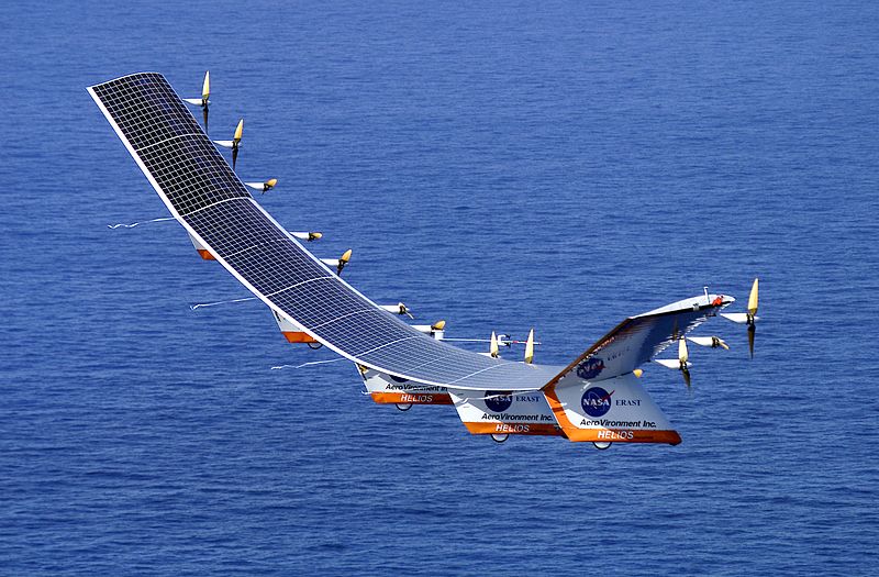En 2001, l’Helios, un drone solaire, grimpe à près de 30.000 mètres (29.524 exactement), établissant un record d’altitude pour un avion sans moteur-fusée. © Licence Creative Commons