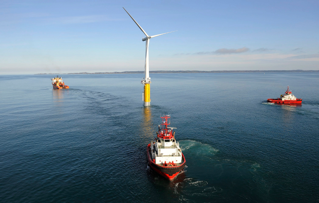 Inaugurée en 2009, cette éolienne flottante Hywind sera peut-être un jour ancrée sur une sphère de stockage Ores. Sa production sera alors mieux exploitée. © Øyvind Hagen, Statoil ASA