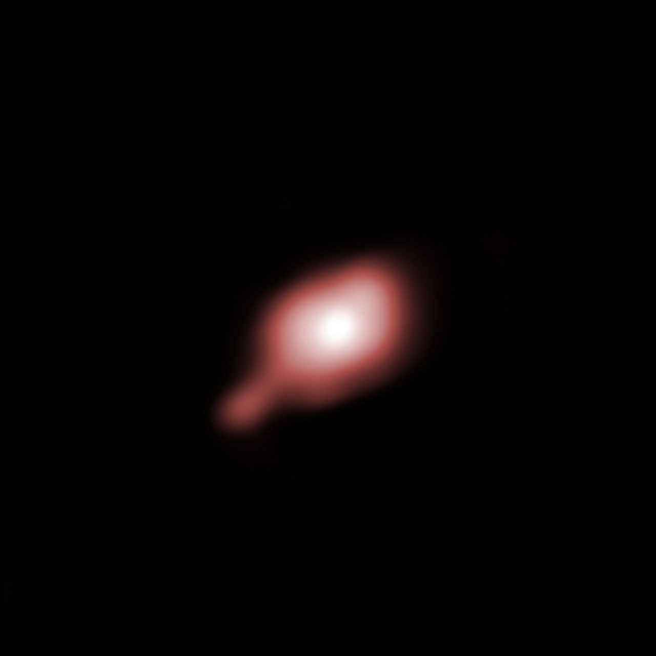 Le regard perçant de AMBER révèle à l'intérieur de IRAS 13481-6124 la présence d'un disque de poussières entourant une étoile de 20 fois la masse du Soleil. L'image a été reconstruite à partir de la méthode de l'interférométrie consistant à combiner les images de plusieurs télescopes comme s'il n'en existait qu'un seul de grande taille. Dans le cas présent, tout se passe comme si les astronomes disposaient d'un télescope de 85 mètres de diamètre observant dans l'infrarouge proche. Crédit : ESO-S. Kraus