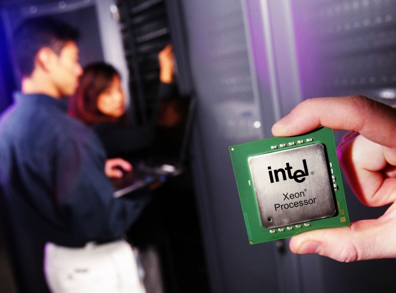 Combien faudra-t-il de milliers de processeurs Xeon pour parvenir à 1 pétaflops ? © Intel