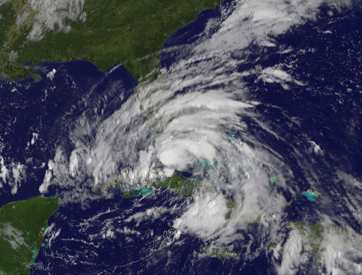 Photographie de la tempête tropicale Isaac prise par le satellite Goes 3 ce dimanche 26 août 2012. Les nuages s'étendent de Cuba jusqu'à la limite nord de la Floride, soit sur une distance de plus de 800 km. © Nasa Goes Project
