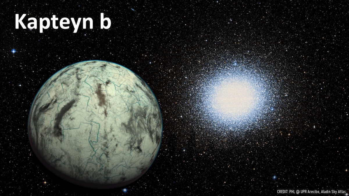 Sur cette illustration, on distingue au premier plan une représentation de Kapteyn b, une superterre potentiellement habitable en orbite autour de la naine rouge Kapteyn distante de seulement 13 années-lumière du Système solaire. Omega du Centaure occupe l’arrière-plan. L’amas globulaire concentre des millions d’étoiles dans un espace restreint et pourrait être le reliquat d’une galaxie naine digérée depuis des milliards d’années par la Voie lactée. © PHL, UPR Arecibo, Aladin Sky Atlas