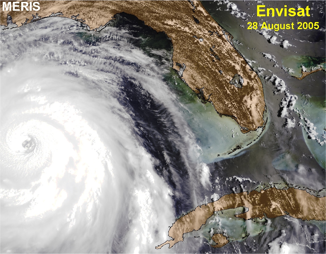 L'ouragan Katrina vu par Envisat le 28 août 2005. Ce jour-là, les vents atteignent 280 km/h et, au centre, dans l'œil du cyclone, la pression tombe à 902 hectopascals, soit celle qui, dans une atmosphère standard, correspond à plus de 900 mètres d'altitude. (Photo Envisat, visible dans galerie de Futura-Sciences.)