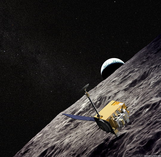 Une vue d'artiste de la sonde LRO en orbite autour de la Lune, sur une image de fond venue du programme Apollo. © Nasa