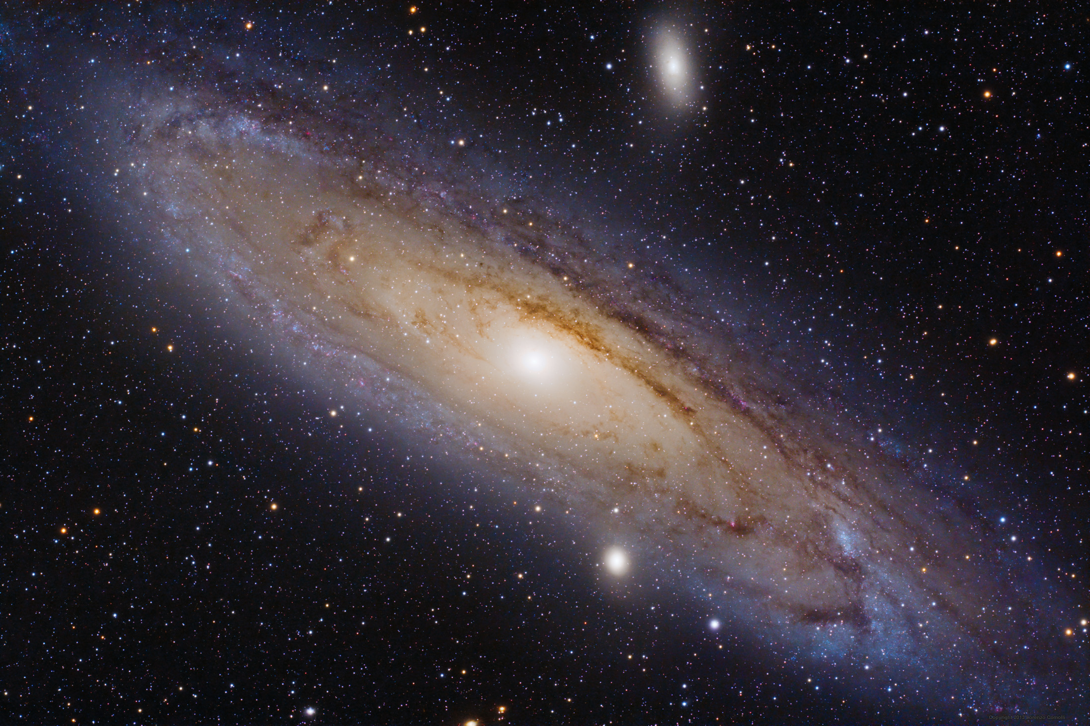 La fameuse galaxie d'Andromède ou M31 a été la première galaxie spirale où Vera Rubin a dressé une courbe de la vitesse de rotation des étoiles en fonction de la distance avec le centre. Des courbes similaires se sont révélées anormales. © Lorenzo Comolli