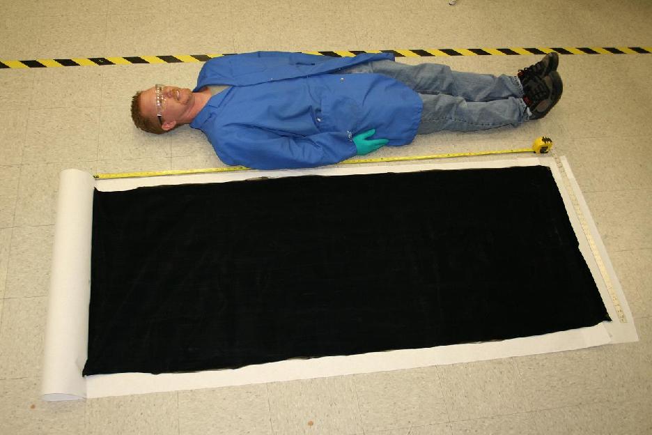 Un homme pourrait s'y allonger... mais en repartirait couvert de particules noires. © Nanocomp Technologies