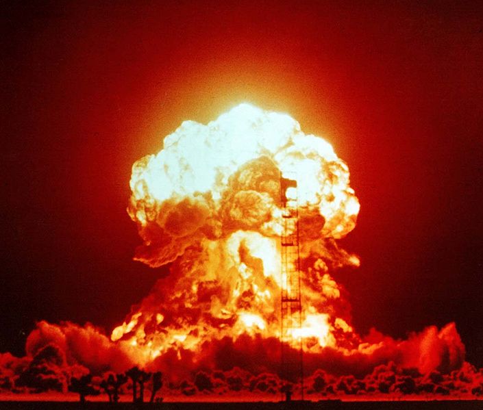 Explosion de Badger le 18 avril 1953 sur un&nbsp;site de test du Nevada, aux&nbsp;États-Unis. Cet essai atomique&nbsp;est dit atmosphérique car il a été réalisé en surface. D'autres&nbsp;ont eu lieu sous terre, sous l'eau ou dans la haute atmosphère.&nbsp;©&nbsp;National Nuclear Security Administration, DP
