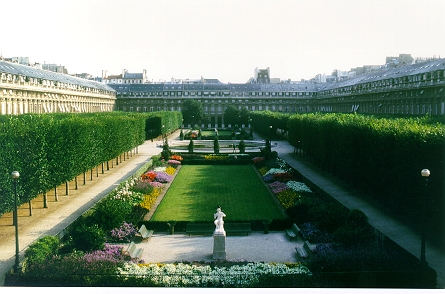 Le Conseil constitutionnel siège dans l'aile Montpensier du Palais-Royal, dont l'origine remonte à un immeuble acheté en 1624 par le cardinal de Richelieu qui le céda plus tard à son roi, Louis XIII. © Conseil Constitutionnel