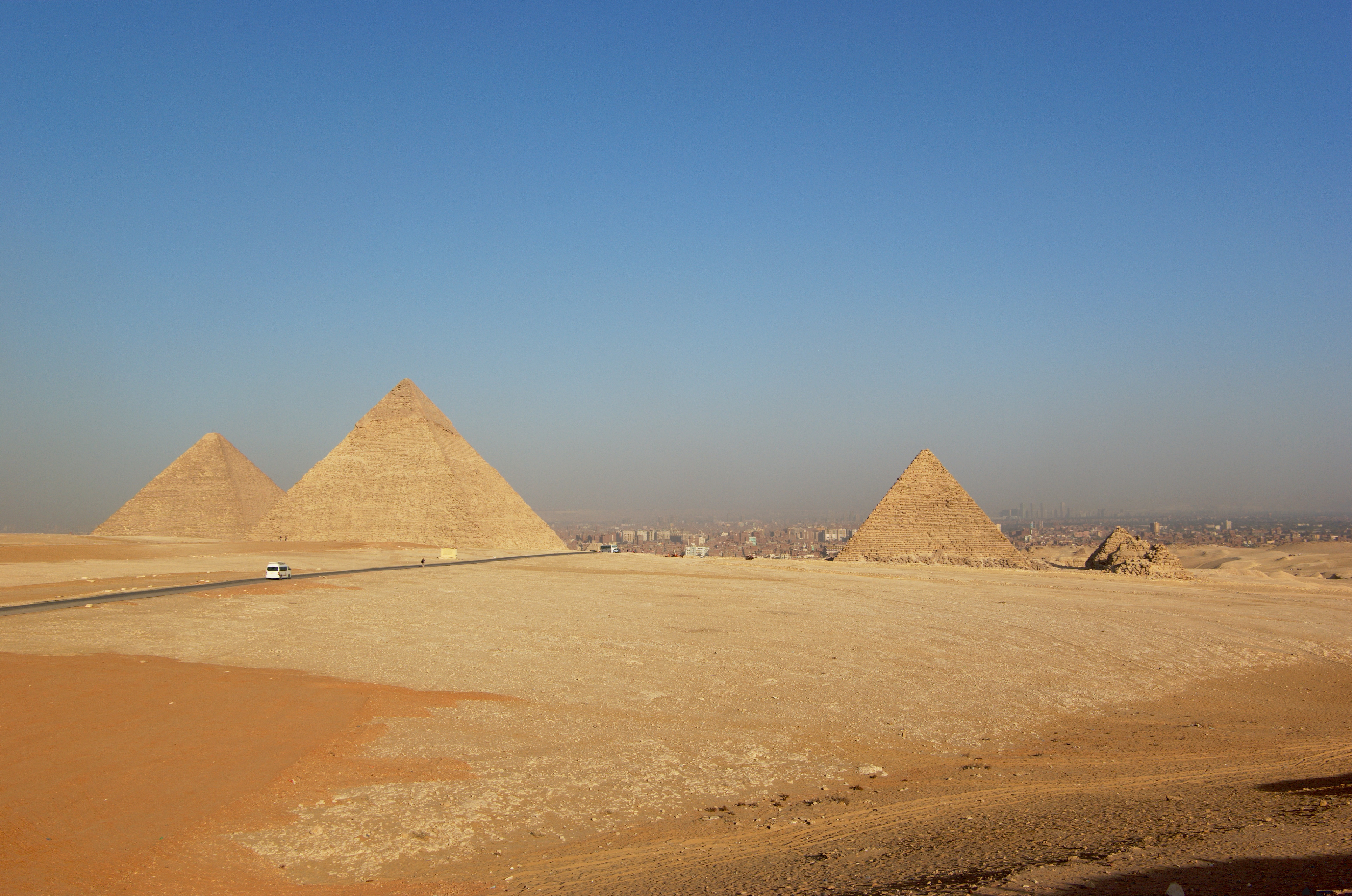 Des archéologues franco-britanniques ont peut-être trouvé dans une rampe étonnamment pentue, la clé de l’énigme de la construction des Grandes Pyramides d’Égypte. © Berthold Werner, Wikimedia Commons, CC by-sa 3.0
